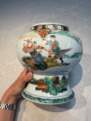 A Chinese famille verte 'Warriors' vase, Kangxi — photo 2