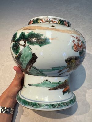 A Chinese famille verte 'Warriors' vase, Kangxi — photo 3