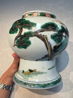 A Chinese famille verte 'Warriors' vase, Kangxi — photo 4