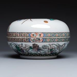 A Chinese famille verte 'Wei Zheng Slaying the Dragon 魏徵斬龍'covered box on a wooden stand — photo 5