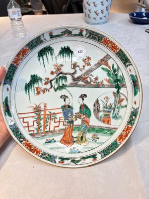 A Chinese famille verte 'Xi Xiang Ji' dish, Kangxi — foto 1
