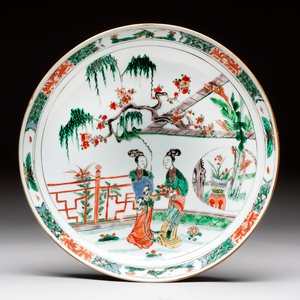 A Chinese famille verte 'Xi Xiang Ji' dish, Kangxi — foto 1