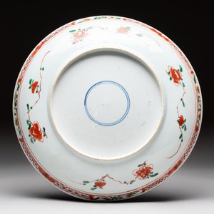 A Chinese famille verte 'Xi Xiang Ji' dish, Kangxi — foto 2