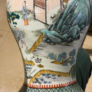 A Chinese famille verte 'yenyen' 'rice production' vase and a large blue and white 'peacock' dish, 19th C. — photo 22