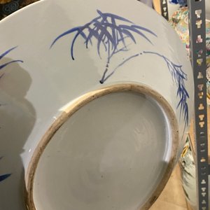 A Chinese famille verte 'yenyen' 'rice production' vase and a large blue and white 'peacock' dish, 19th C. — photo 30