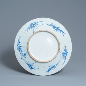 A Chinese famille verte 'yenyen' 'rice production' vase and a large blue and white 'peacock' dish, 19th C. — photo 3