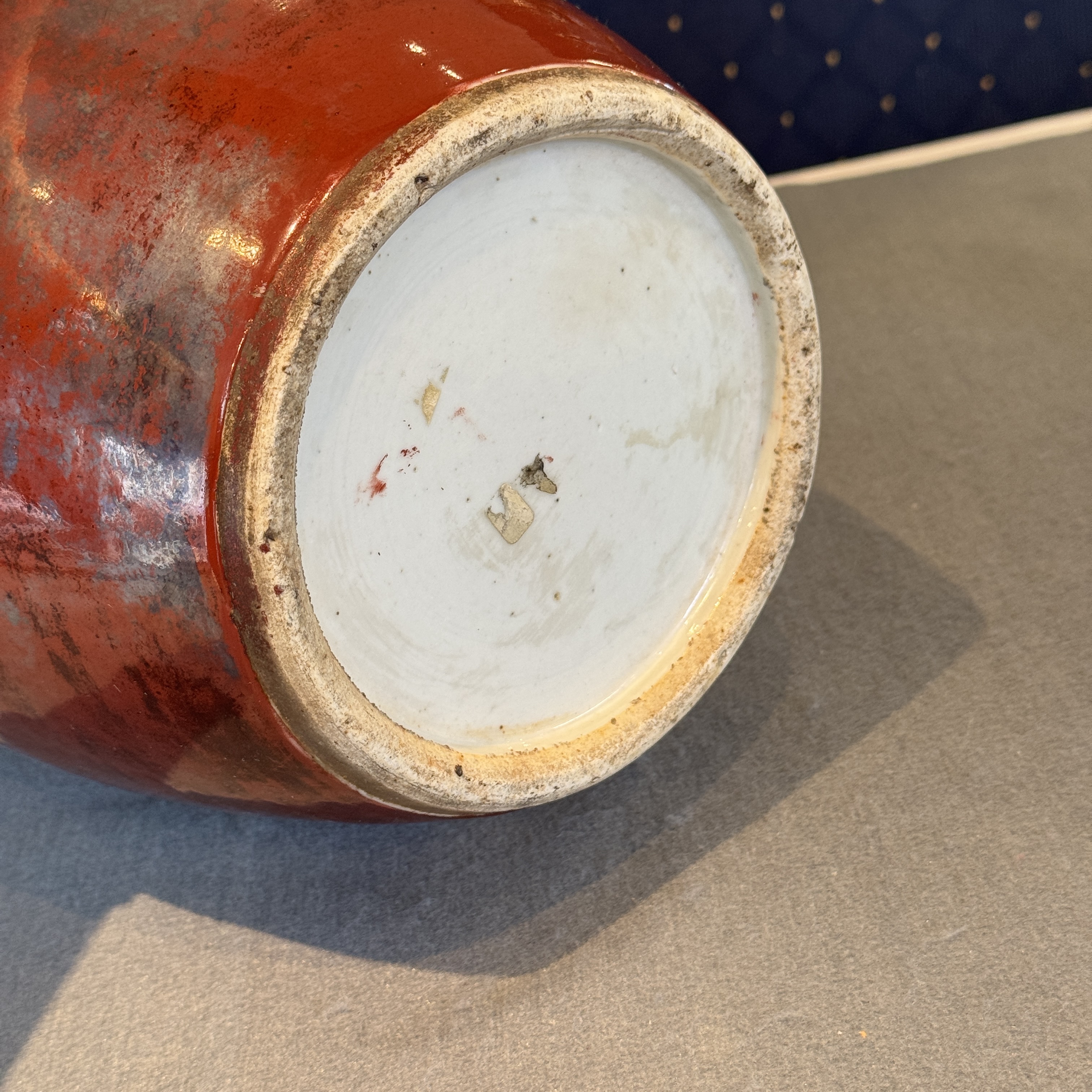 A Chinese famille verte 'Yenyen' vase and a famille rose red-ground vase — photo 6