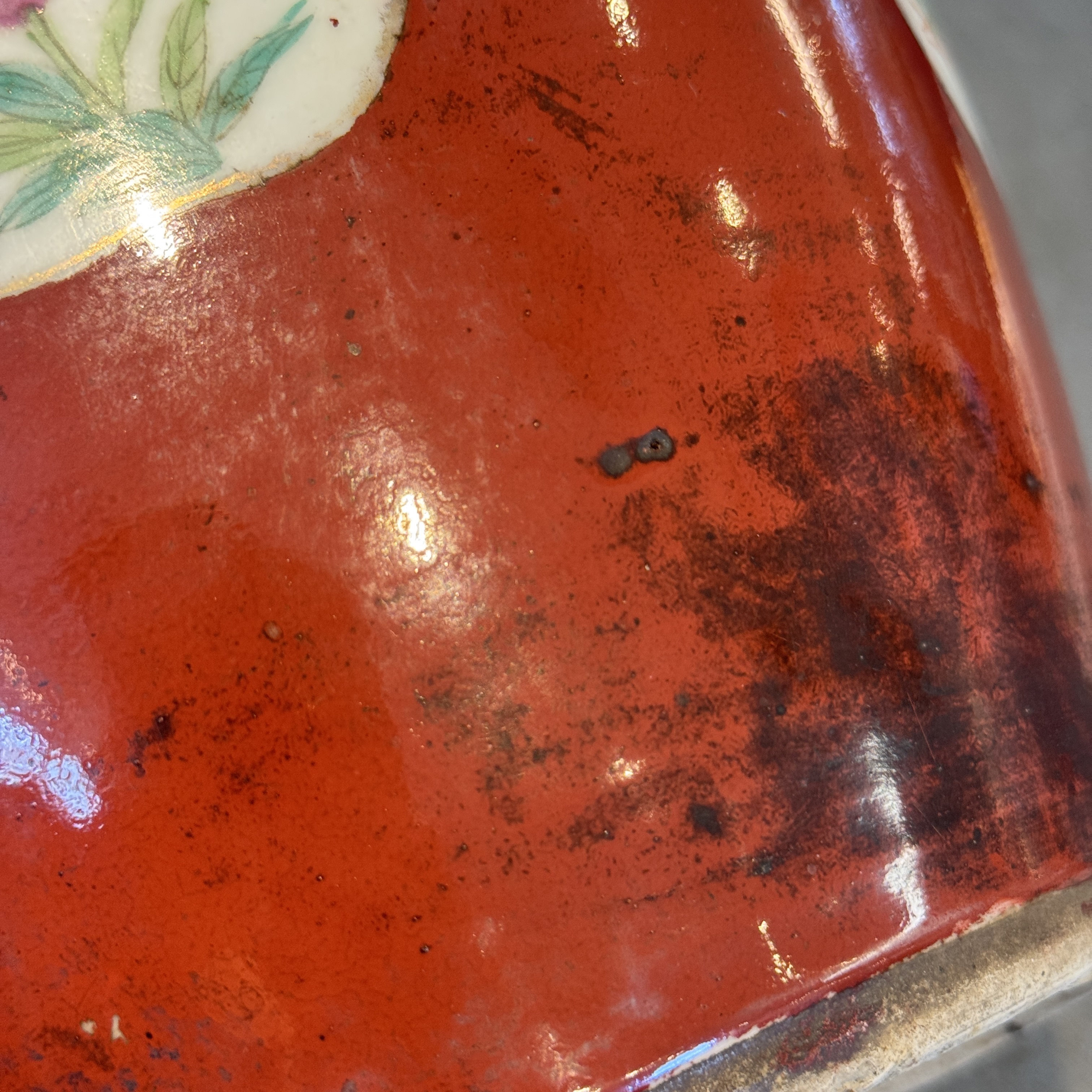 A Chinese famille verte 'Yenyen' vase and a famille rose red-ground vase — photo 8