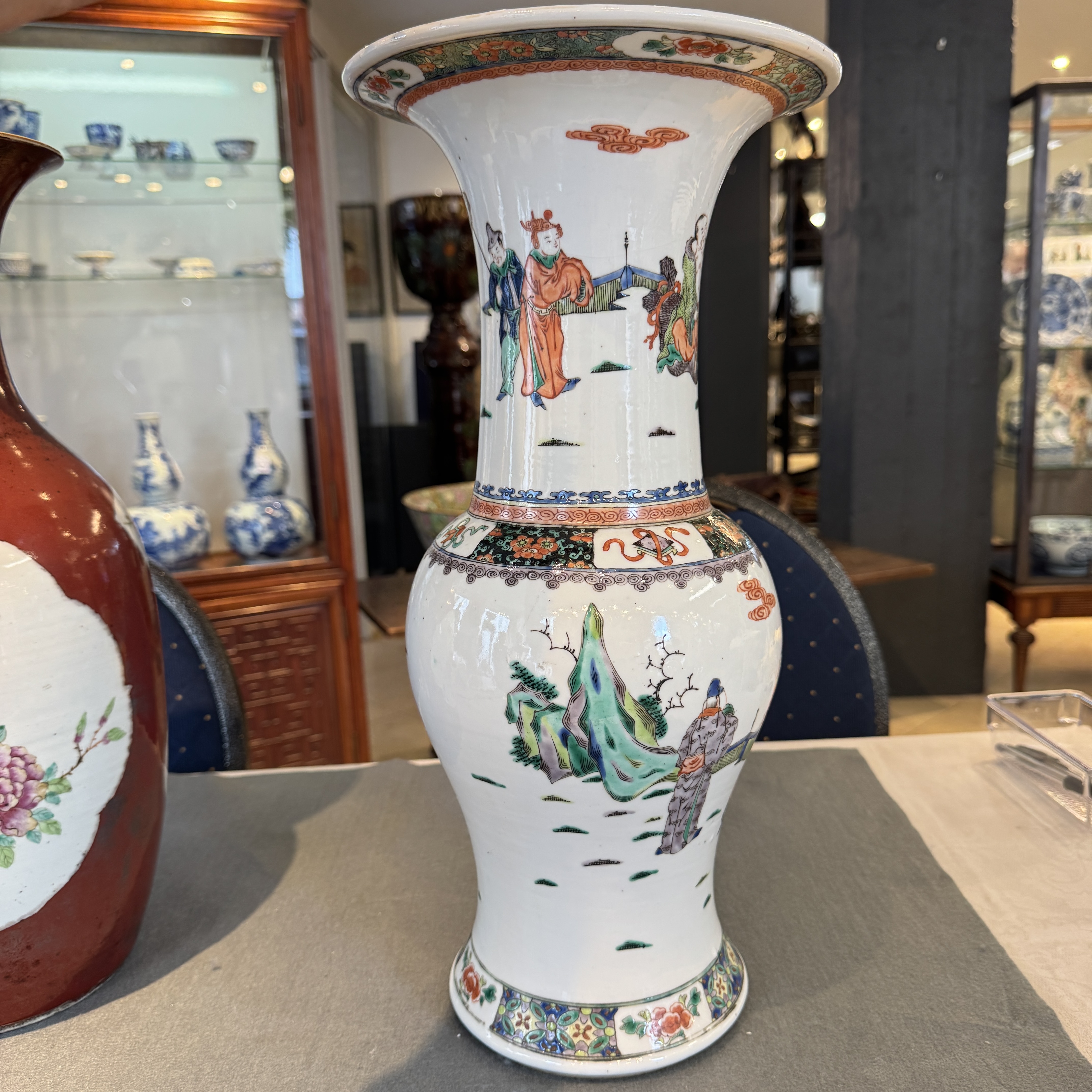 A Chinese famille verte 'Yenyen' vase and a famille rose red-ground vase — photo 10