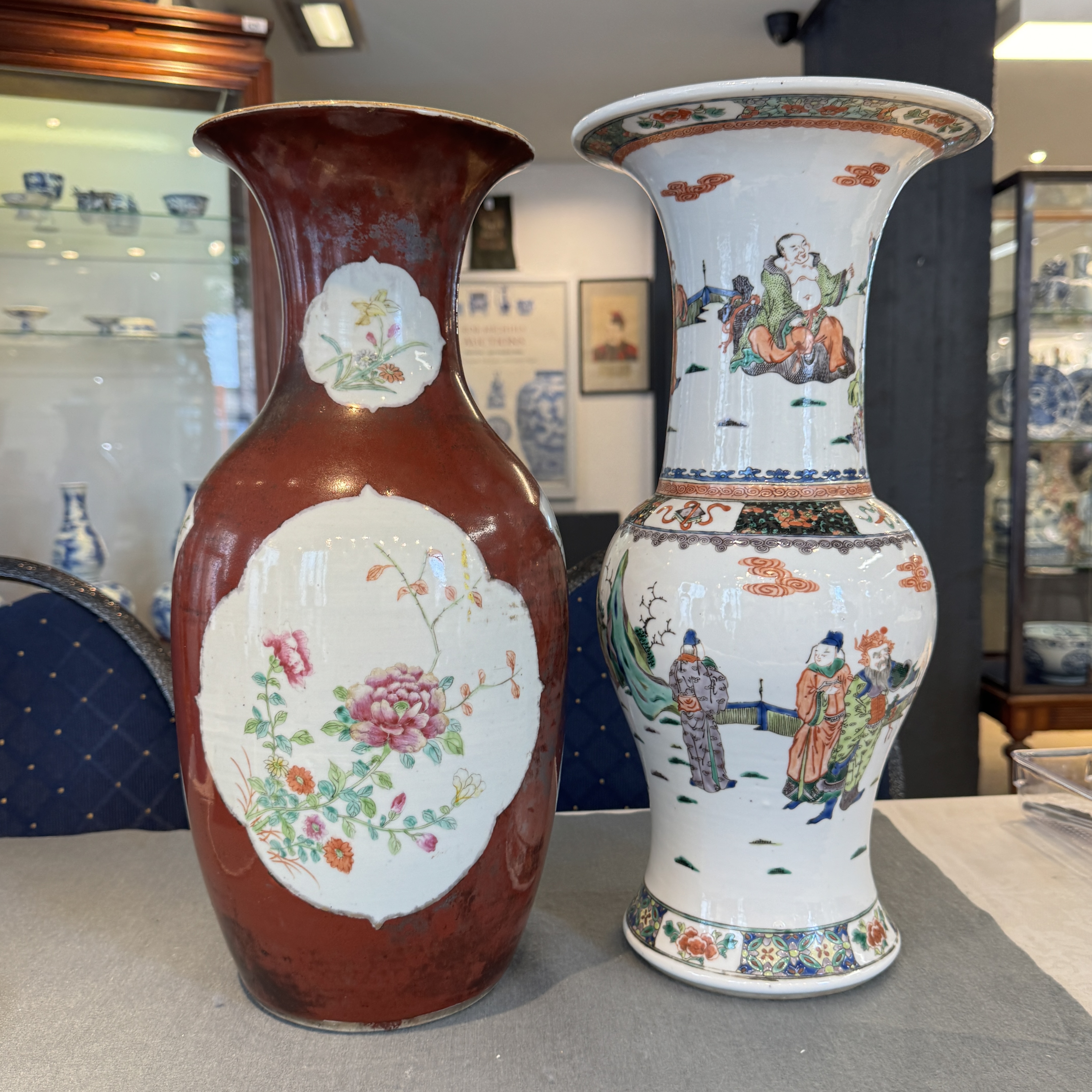 A Chinese famille verte 'Yenyen' vase and a famille rose red-ground vase — photo 1