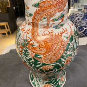 A Chinese famille verte 'yenyen' vase with a dragon and carps, Kangxi mark, 19th C. — photo 7