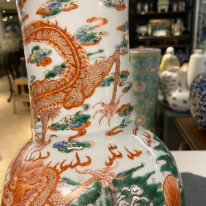 A Chinese famille verte 'yenyen' vase with a dragon and carps, Kangxi mark, 19th C. — photo 9