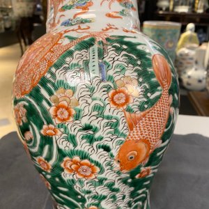 A Chinese famille verte 'yenyen' vase with a dragon and carps, Kangxi mark, 19th C. — photo 10