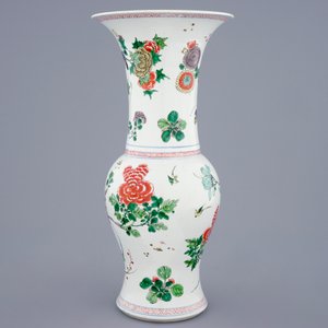 A Chinese famille verte yenyen vase with birds and flowers, Kangxi — photo 3