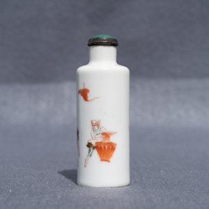 A Chinese famille verte 'Zhong Kui' snuff bottle, 19th C. — 照片 10