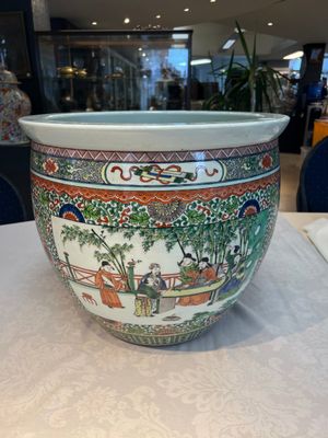 A Chinese famille verte 'Zhu Lin Qi Xian 竹林七賢' and 'Xi Xiang Ji' fish bowl or jardinière, 19th C. — photo 1