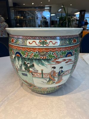 A Chinese famille verte 'Zhu Lin Qi Xian 竹林七賢' and 'Xi Xiang Ji' fish bowl or jardinière, 19th C. — photo 3