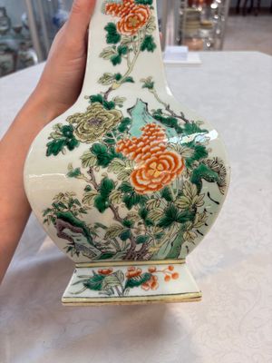 A Chinese famille verte 'zun' vase with floral design, 19th C. — photo 12
