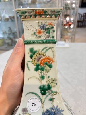 A Chinese famille verte 'zun' vase with floral design, 19th C. — photo 7