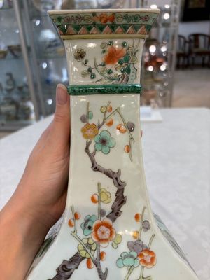 A Chinese famille verte 'zun' vase with floral design, 19th C. — photo 9