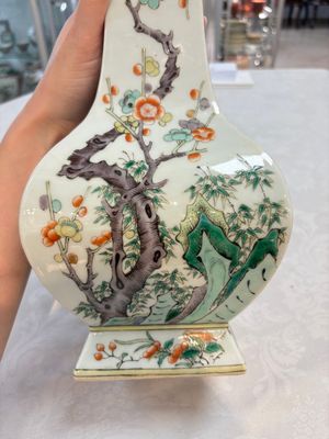A Chinese famille verte 'zun' vase with floral design, 19th C. — photo 10