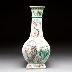 A Chinese famille verte 'zun' vase with floral design, 19th C. — photo 3