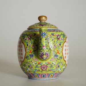 A Chinese famlile rose teapot with calligraphy design, Jiaqing mark, 19/20th C. — 照片 11