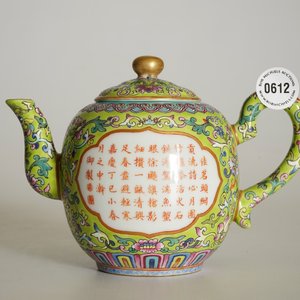 A Chinese famlile rose teapot with calligraphy design, Jiaqing mark, 19/20th C. — 照片 8