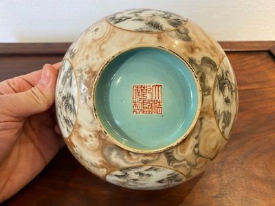 A Chinese faux-bois bowl with grisaille medallions, Qianlong mark, Republic — 照片 5