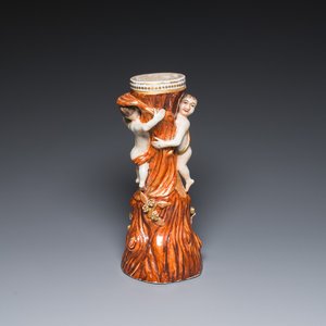 A Chinese faux-bois export porcelain stand with two young boys, Qianlong — 照片 1
