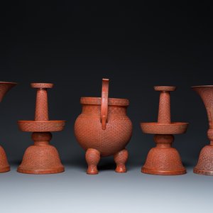 A Chinese faux-lacquered five-piece altar garniture, Qianlong mark, 19th C. — photo 5