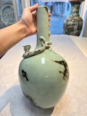A Chinese 'Faux-Marble' celadon-ground vase with a copper-red-decorated chilong in relief, Qianlong mark and of the period — photo 3