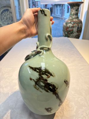 A Chinese 'Faux-Marble' celadon-ground vase with a copper-red-decorated chilong in relief, Qianlong mark and of the period — photo 4