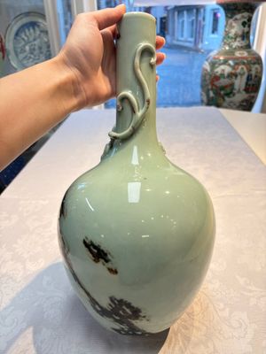 A Chinese 'Faux-Marble' celadon-ground vase with a copper-red-decorated chilong in relief, Qianlong mark and of the period — photo 5