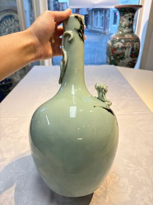 A Chinese 'Faux-Marble' celadon-ground vase with a copper-red-decorated chilong in relief, Qianlong mark and of the period — photo 6