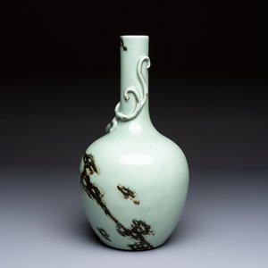 A Chinese 'Faux-Marble' celadon-ground vase with a copper-red-decorated chilong in relief, Qianlong mark and of the period — photo 3