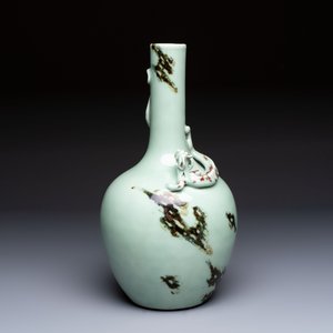 A Chinese 'Faux-Marble' celadon-ground vase with a copper-red-decorated chilong in relief, Qianlong mark and of the period — photo 5