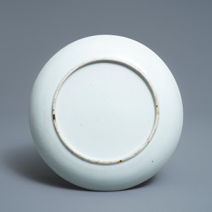 A Chinese fencai dish with a seated scholar, Qianlong/Jiaqing — photo 2