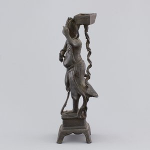 A Chinese figural bronze incense burner, 17/18th C. — foto 2