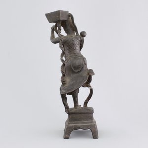 A Chinese figural bronze incense burner, 17/18th C. — foto 3