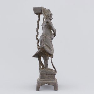 A Chinese figural bronze incense burner, 17/18th C. — foto 4
