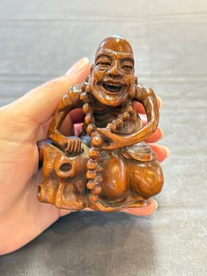 A Chinese fine huanghuali sculpture of a Luohan on a zitan stand, Qianlong mark, 19/20th C. — photo 5