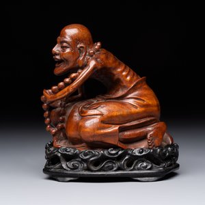 A Chinese fine huanghuali sculpture of a Luohan on a zitan stand, Qianlong mark, 19/20th C. — photo 4