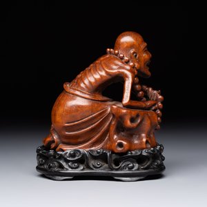 A Chinese fine huanghuali sculpture of a Luohan on a zitan stand, Qianlong mark, 19/20th C. — photo 6