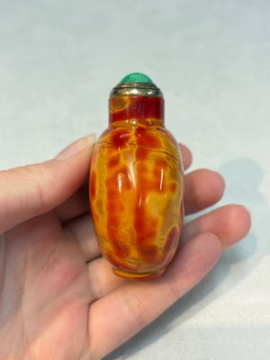 A Chinese 'Fired Up' glass snuff bottle, probably from the imperial Beijing glass workshop, 1720-1840 — photo 2