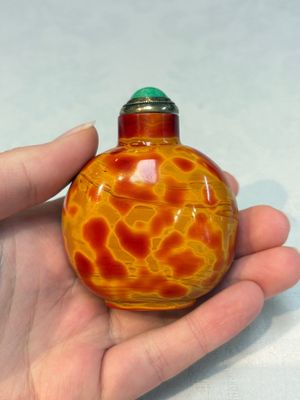A Chinese 'Fired Up' glass snuff bottle, probably from the imperial Beijing glass workshop, 1720-1840 — photo 3