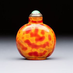A Chinese 'Fired Up' glass snuff bottle, probably from the imperial Beijing glass workshop, 1720-1840 — photo 1