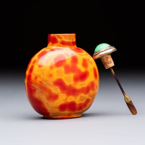 A Chinese 'Fired Up' glass snuff bottle, probably from the imperial Beijing glass workshop, 1720-1840 — photo 2