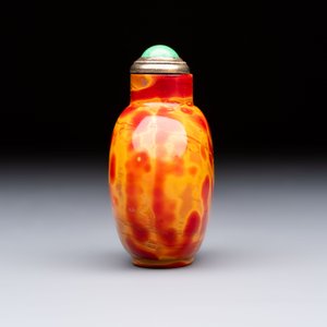 A Chinese 'Fired Up' glass snuff bottle, probably from the imperial Beijing glass workshop, 1720-1840 — photo 3
