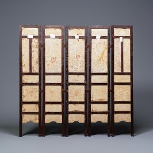 A Chinese five-fold wooden screen with famille rose plaques, 19th C. — 照片 2